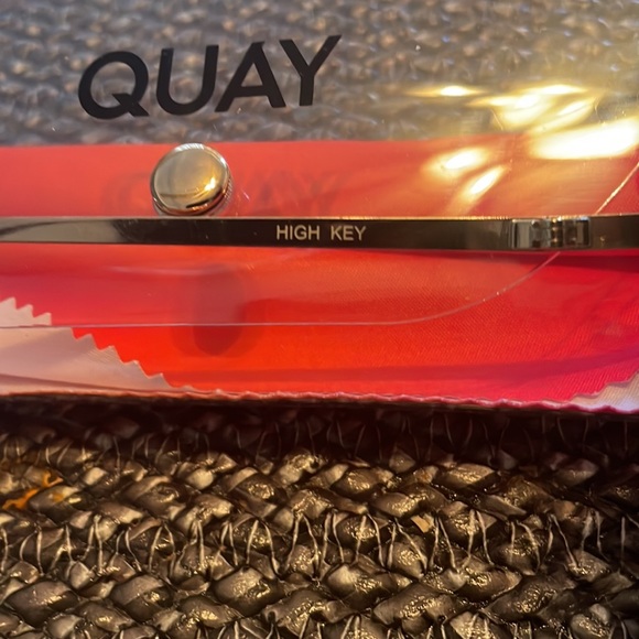 Quay- HighKey Rose Gold - Picture 2 of 3